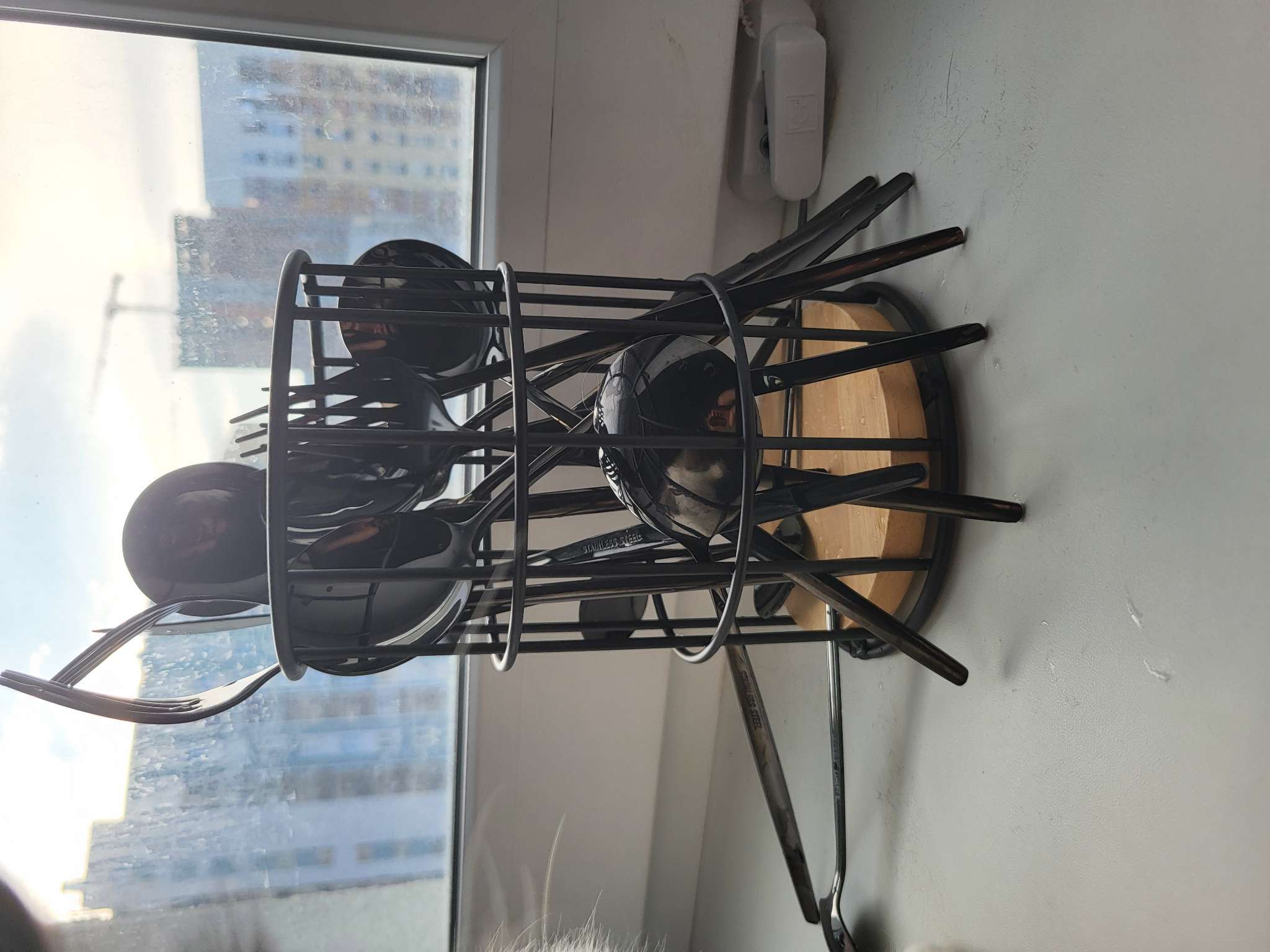 Фотография покупателя товара Сушилка для столовых приборов Доляна «Эстетика», 11.2×11.2×16.5 см, чёрная - Фото 6