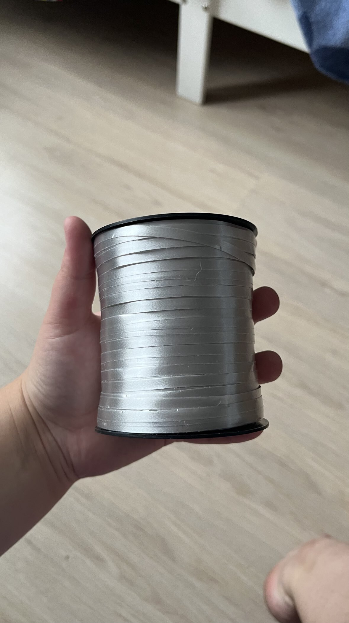 Фотография покупателя товара Лента упаковочная для декора, подарков и шаров, металлизированная, золотая, 5 мм × 225 м - Фото 3