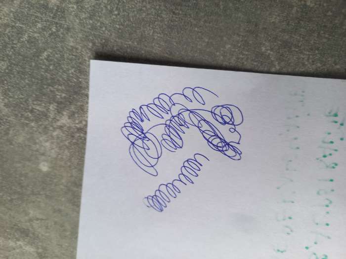 Фотография покупателя товара Набор ручек шариковых ErichKrause Neo Original, 4 штуки, узел 0.7 мм, тонкое письмо, чернила синие, длина линии письма 1000 метров - Фото 3