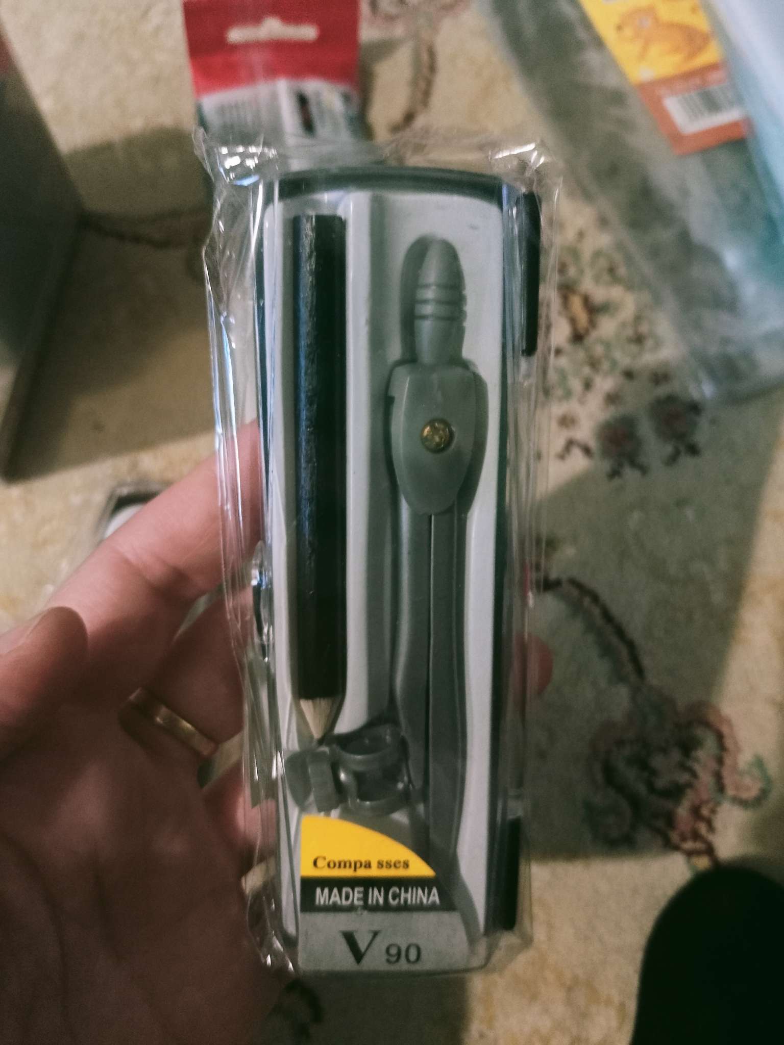 Фотография покупателя товара Циркуль металлический 125 мм, с карандашом, в пластиковом пенале (козья ножка), МИКС - Фото 2