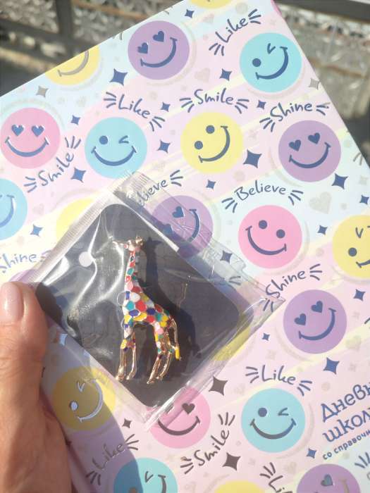 Фотография покупателя товара Брошь «Жираф», цветная в золоте - Фото 5