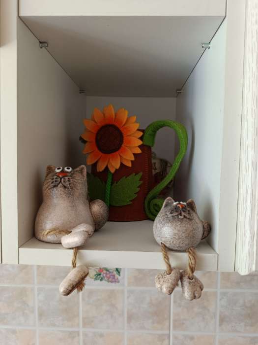 Фотография покупателя товара Фигурка - колокольчик настольный «Серая кошечка с висячими лапками», на полку, керамика, 6.8×8.1×8.2 см - Фото 1