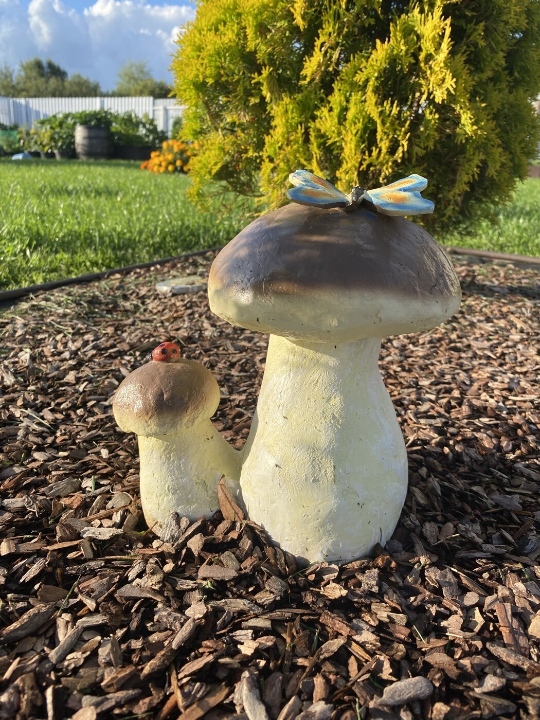 Фотография покупателя товара Садовая фигура "Гриб белый двойной с бабочкой" 23см - Фото 1