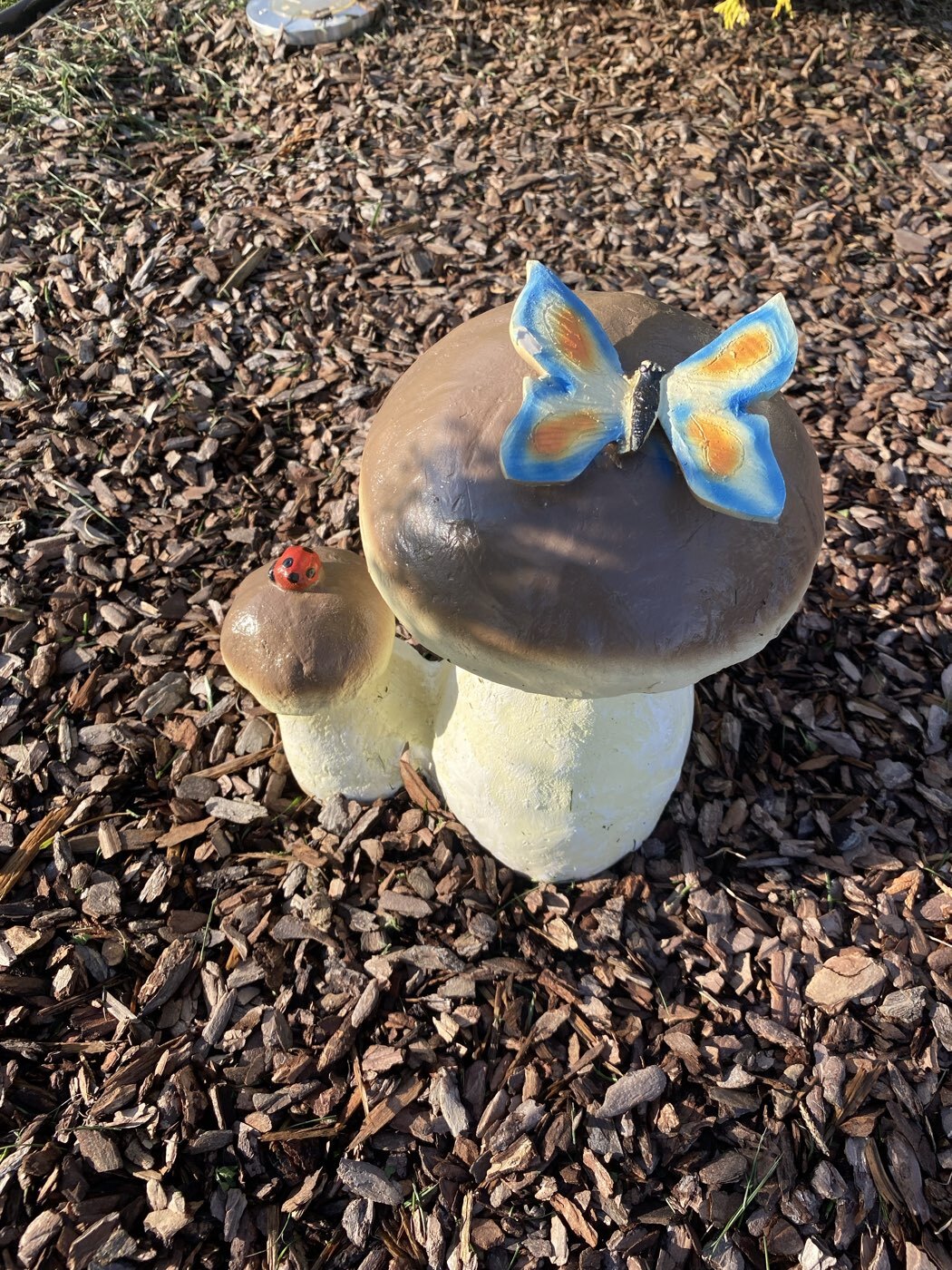 Фотография покупателя товара Садовая фигура "Гриб белый двойной с бабочкой" 23см - Фото 2