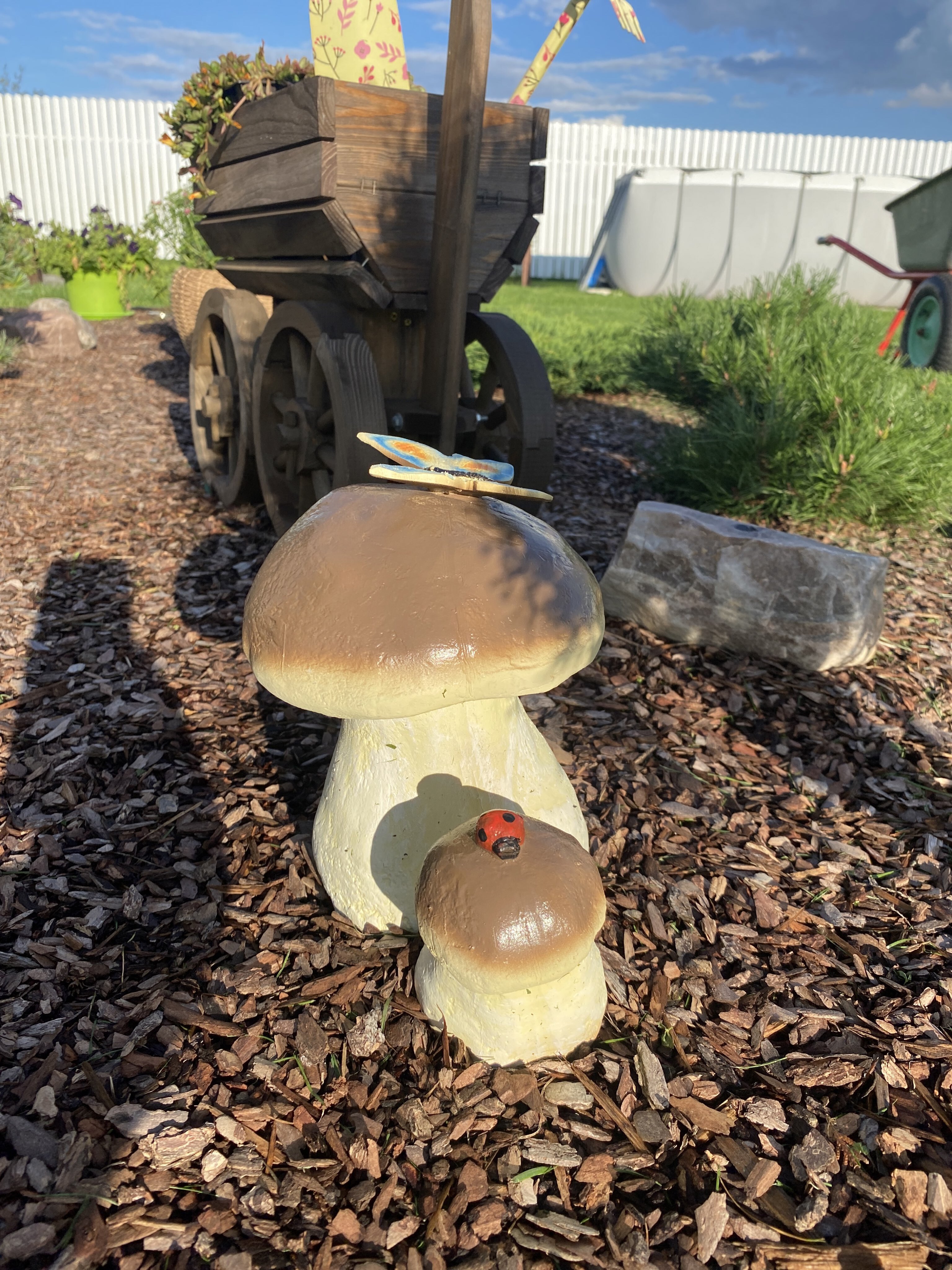 Фотография покупателя товара Садовая фигура "Гриб белый двойной с бабочкой" 23см - Фото 3