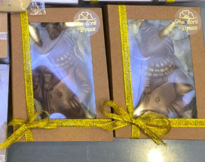 Фотография покупателя товара Коробка для 12 конфет, белая, с прозрачной ПВХ крышкой, 19×15×3.5 см - Фото 10