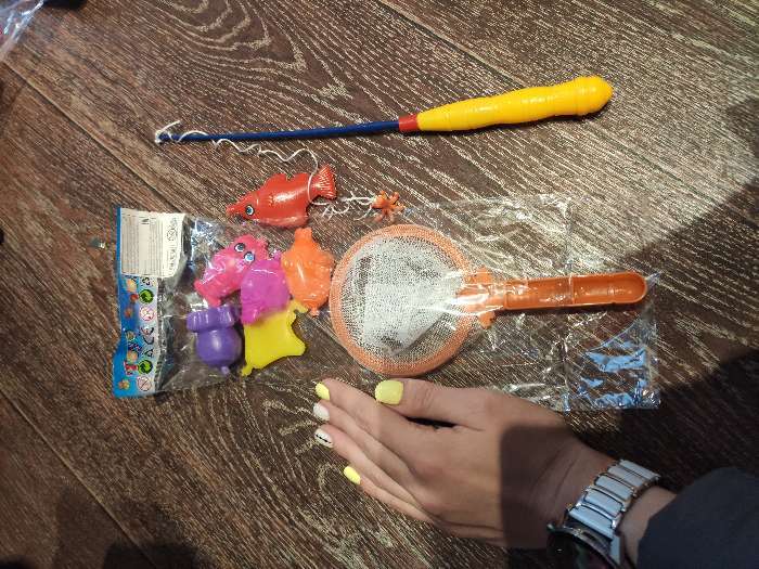 Фотография покупателя товара Магнитная рыбалка для детей «Морские жители», 1 удочка , 1 сачок, 6 игрушек, цвета МИКС - Фото 2