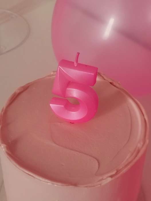 Фотография покупателя товара Свеча в торт на шпажке «Грань», цифра 5, 5 см, розовая - Фото 1