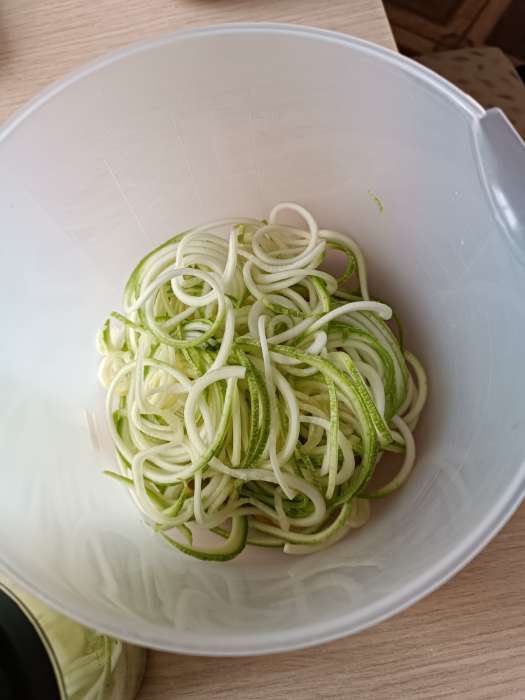 Фотография покупателя товара Овощерезка универсальная Magistro Vegan pro, 7 насадок, 10×10×25 см, цвет чёрно - белый - Фото 2