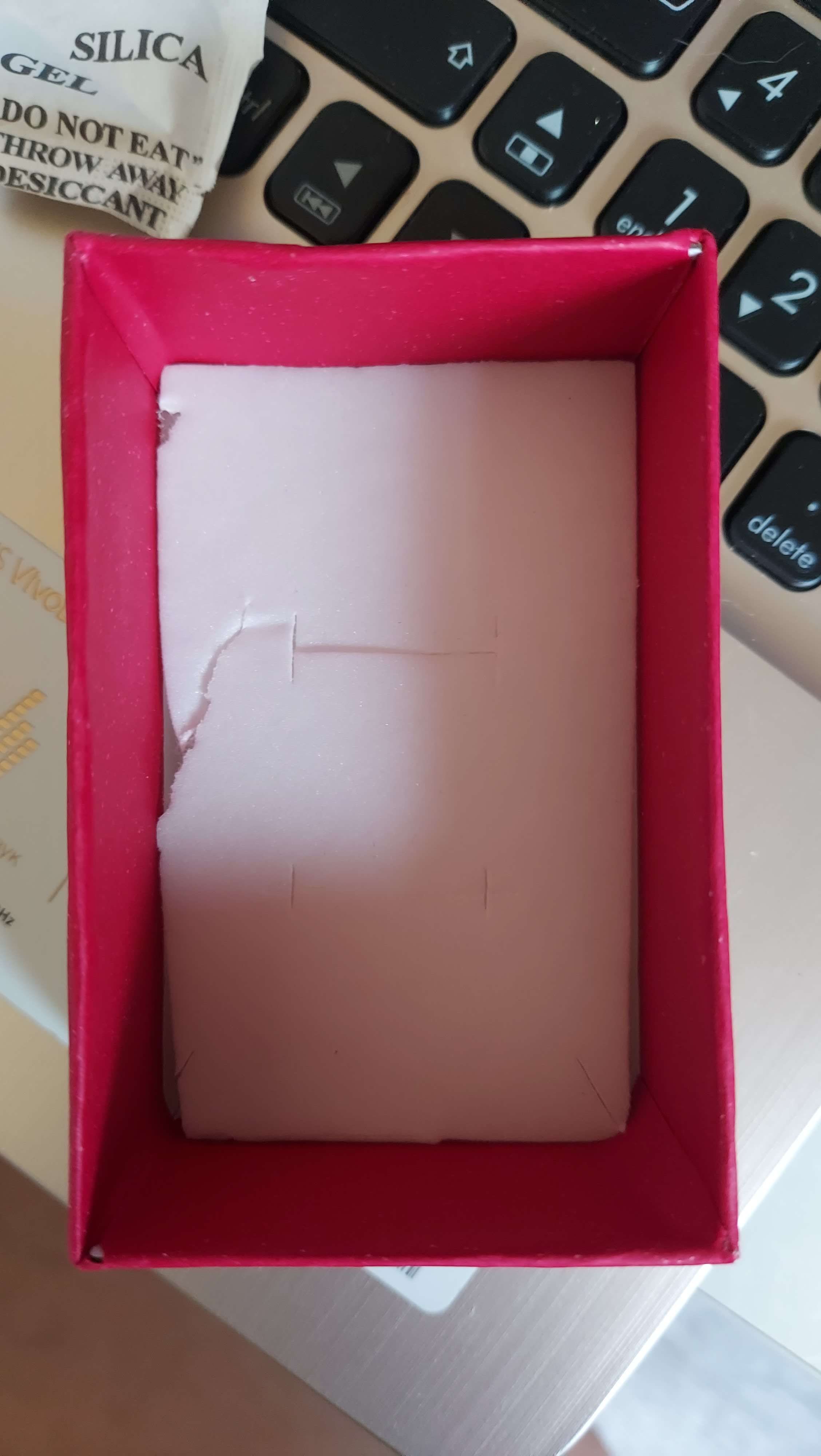 Фотография покупателя товара Коробочка подарочная под набор "Рафаэлло", 5x8, цвет бело-красный (размер полезной части 4,5х7,5 см) - Фото 7