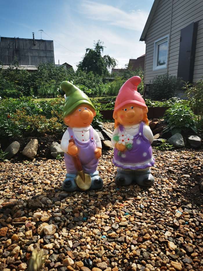 Фотография покупателя товара Садовая фигура "Гном мальчик с лопаткой" 13х15х40см МИКС - Фото 2
