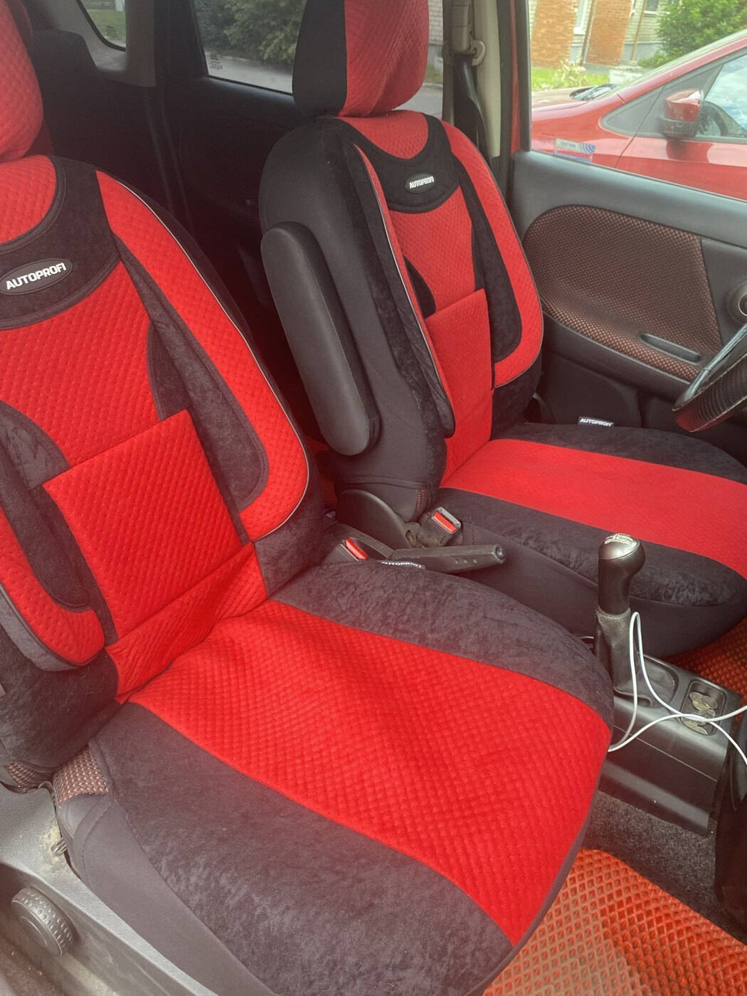 Фотография покупателя товара Авточехлы универcальные AUTOPROFI EXTRA COMFORT, ECO-1105 BK/RD (M), формованный велюр, набор из 11 предметов, цвет чёрный/красный - Фото 3