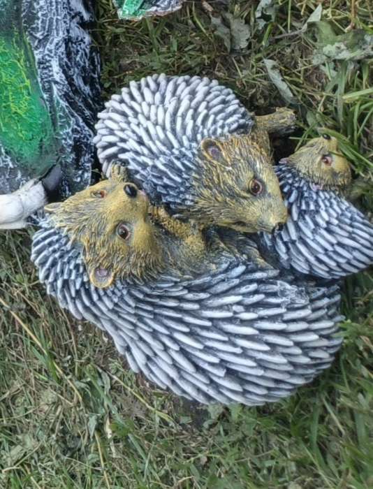 Фотография покупателя товара Садовая фигура из гипса «Семейство ежей», 20×19×22 см - Фото 3