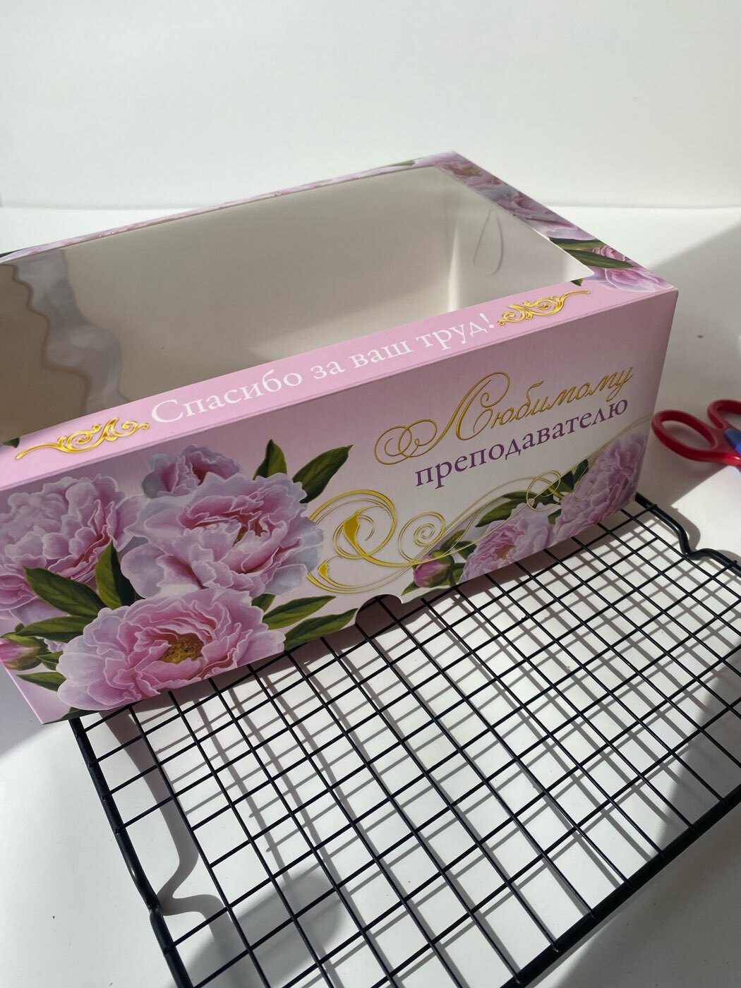 Фотография покупателя товара Коробка для капкейков, кондитерская упаковка с окном, 6 ячеек, «Любимый», 25 х 17 х 10 см - Фото 4