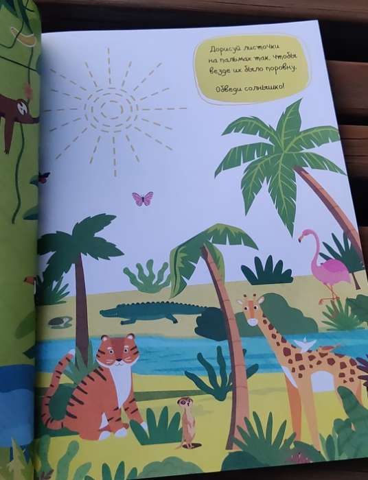 Фотография покупателя товара Книга творческих занятий «Клёвые девчонки», с наклейками, 64 стр. - Фото 2