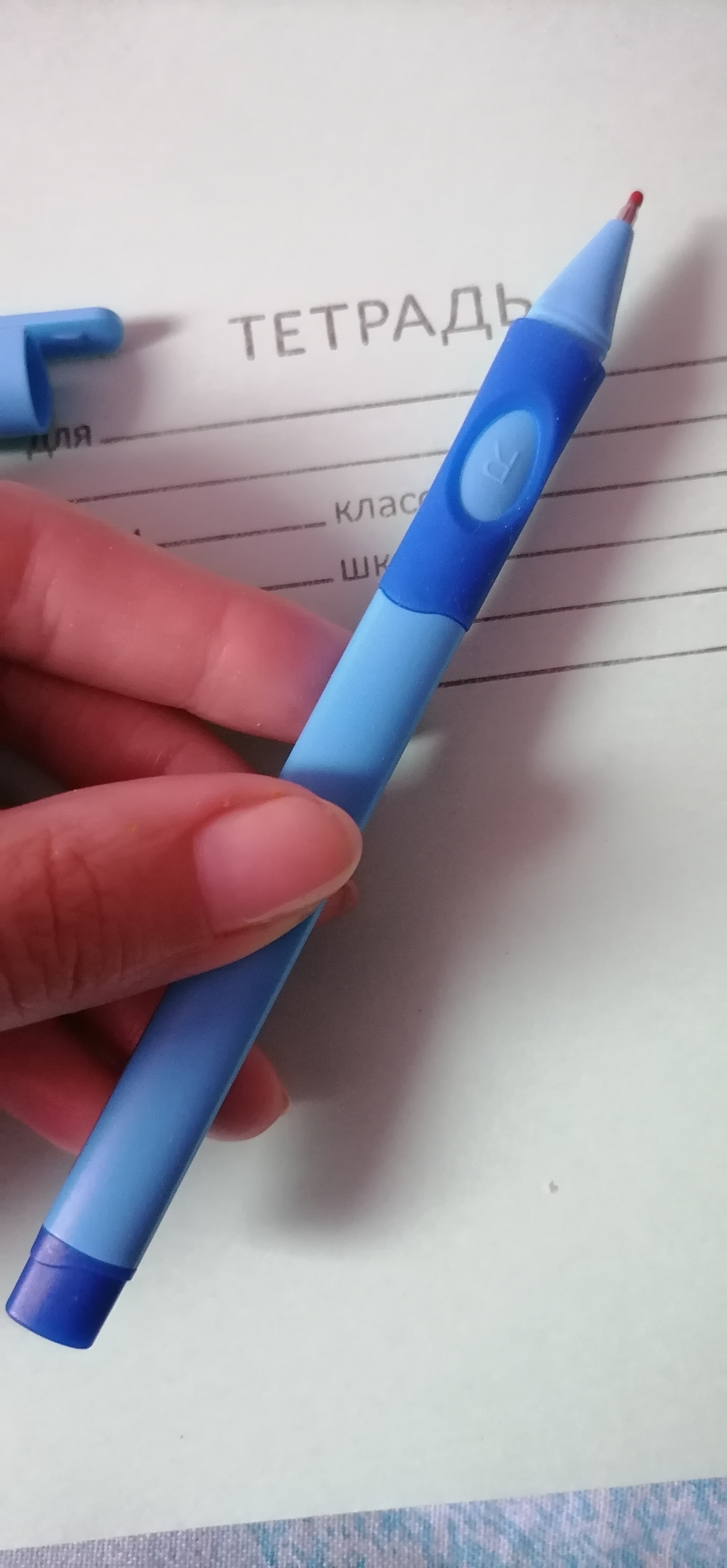 Фотография покупателя товара Ручка шариковая 0.7 мм, стержень синий, корпус синий с резиновым держателем, для правшей (цена за 1 штуку) - Фото 4