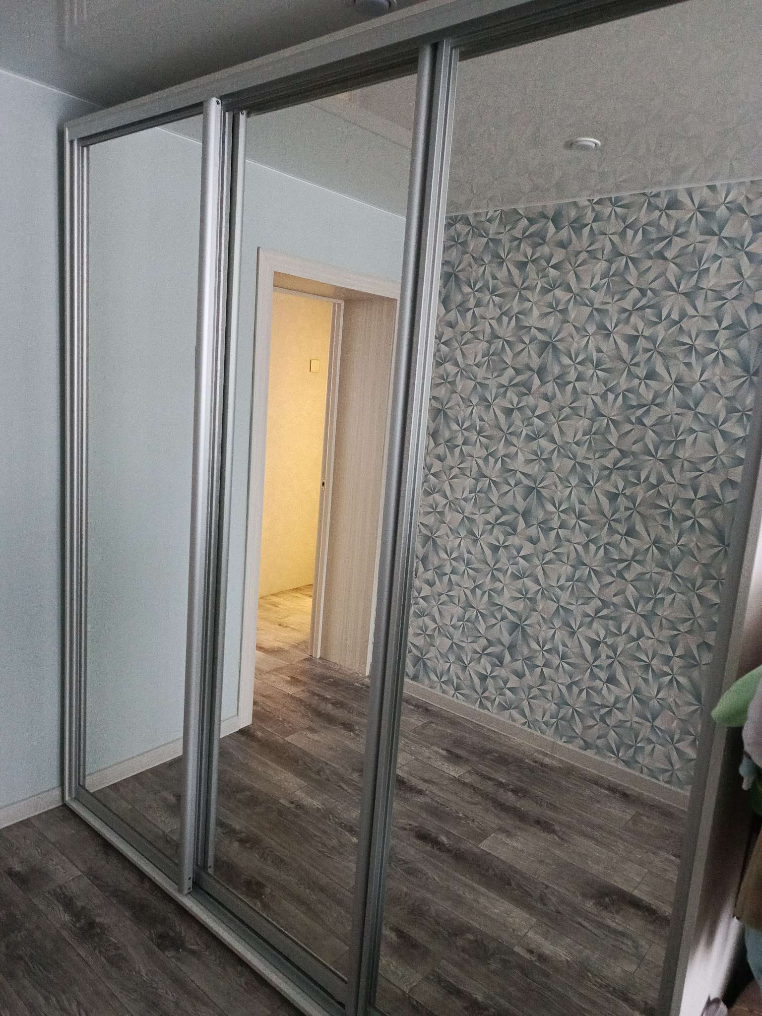 Фотография покупателя товара Шкаф-купе «Сим З», 2400×600×2300 мм, ЛДСП/зеркало, с ящиками, цвет выбеленное дерево - Фото 1