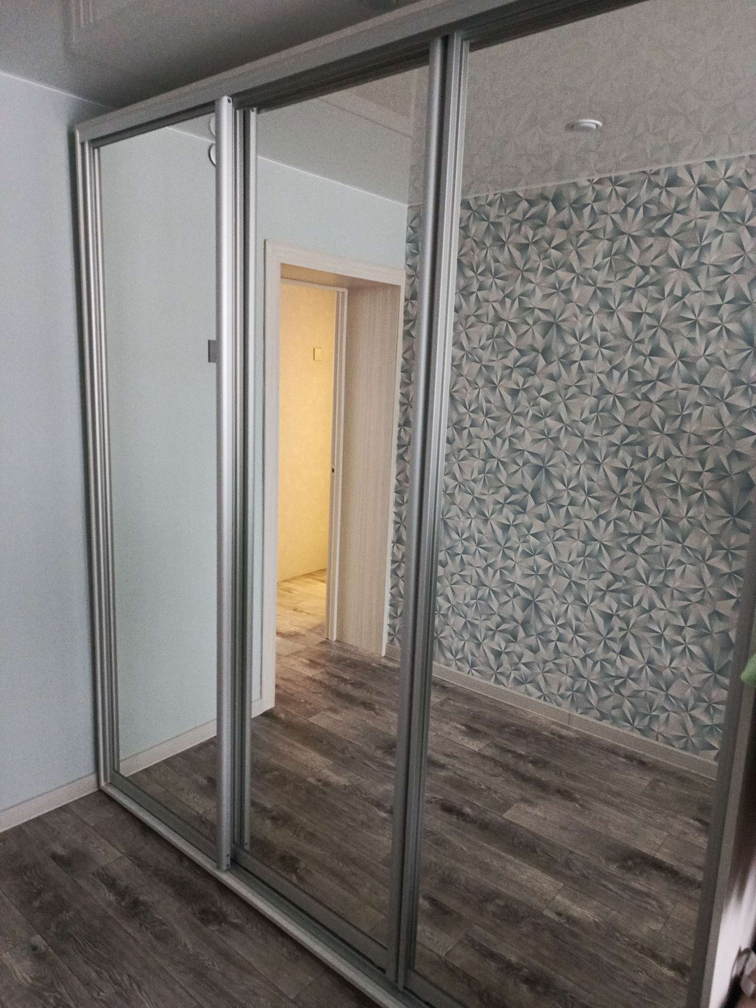 Фотография покупателя товара Шкаф-купе «Сим З», 2400×600×2300 мм, ЛДСП/зеркало, с ящиками, цвет выбеленное дерево - Фото 2