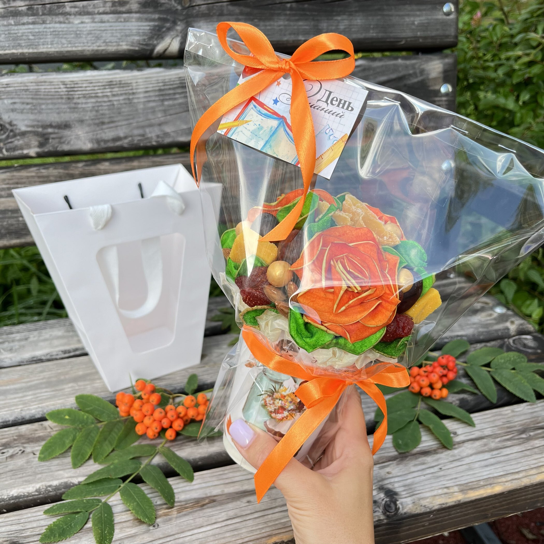 Фотография покупателя товара Пакет-переноска для цветов 10×10×20×18 см, белый - Фото 1