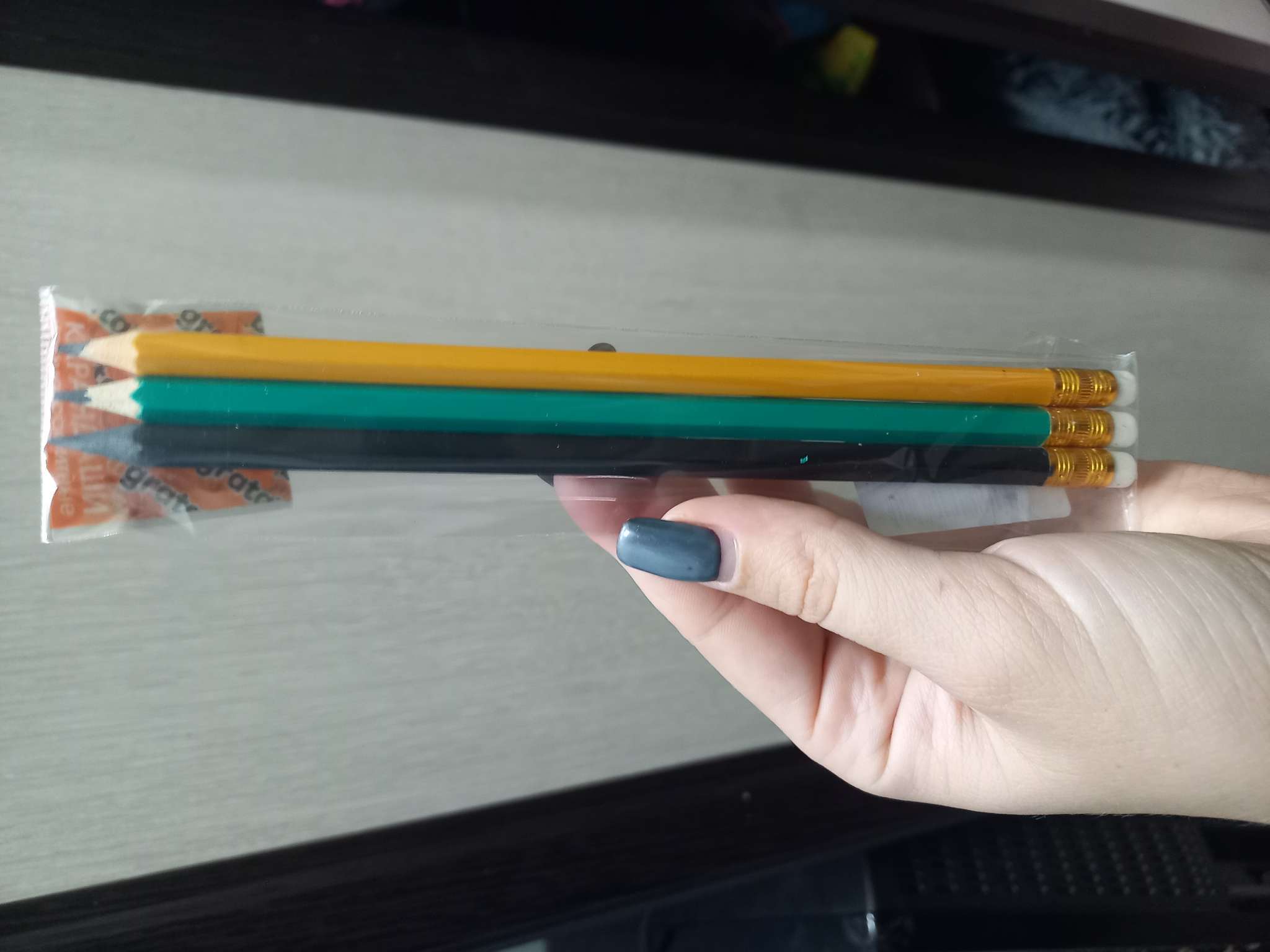 Фотография покупателя товара Набор карандашей чернографитных 3 штуки, HB, Calligrata, пластиковых, с ластиком, корпус микс - Фото 3