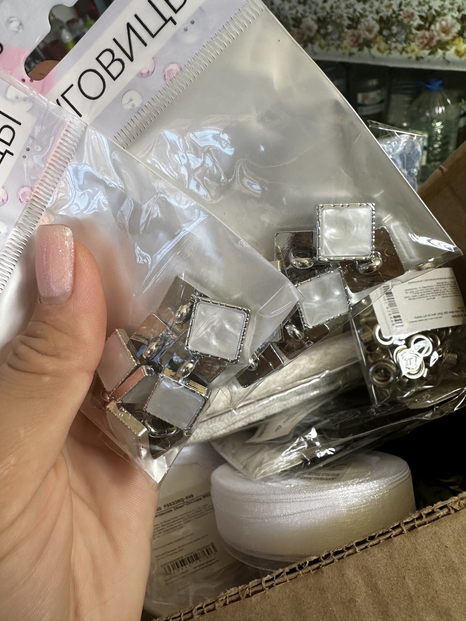 Фотография покупателя товара Пуговицы на ножке, пластиковые, 13×13 мм, набор 10 шт., цвет серебряный - Фото 5