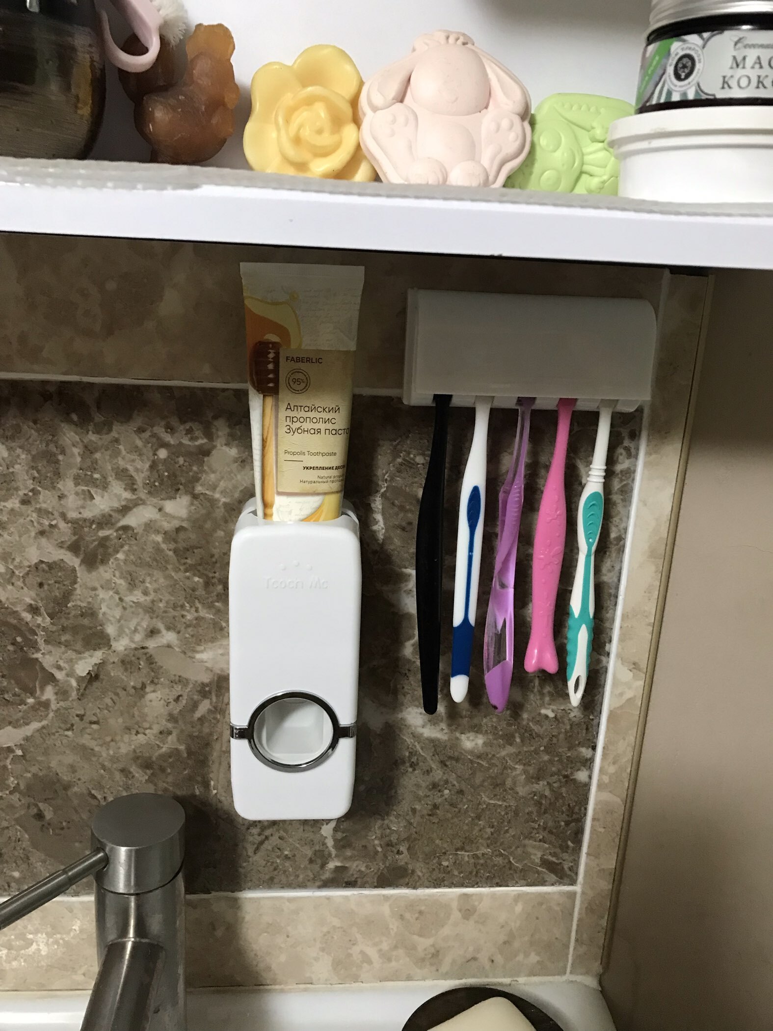 Фотография покупателя товара Держатель для зубных щёток и выдавливатель для зубной пасты Доляна, 15.5×6×6 см (для пасты), 11.5×5.5×3.5 см (для щёток), белый - Фото 1