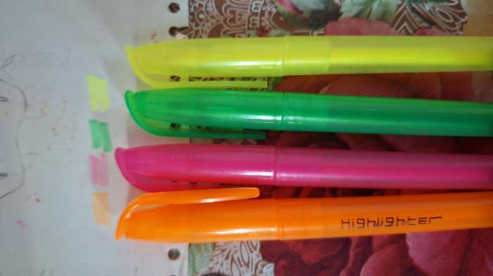 Фотография покупателя товара Набор маркеров-текстовыделителей, 4 цвета - Фото 3