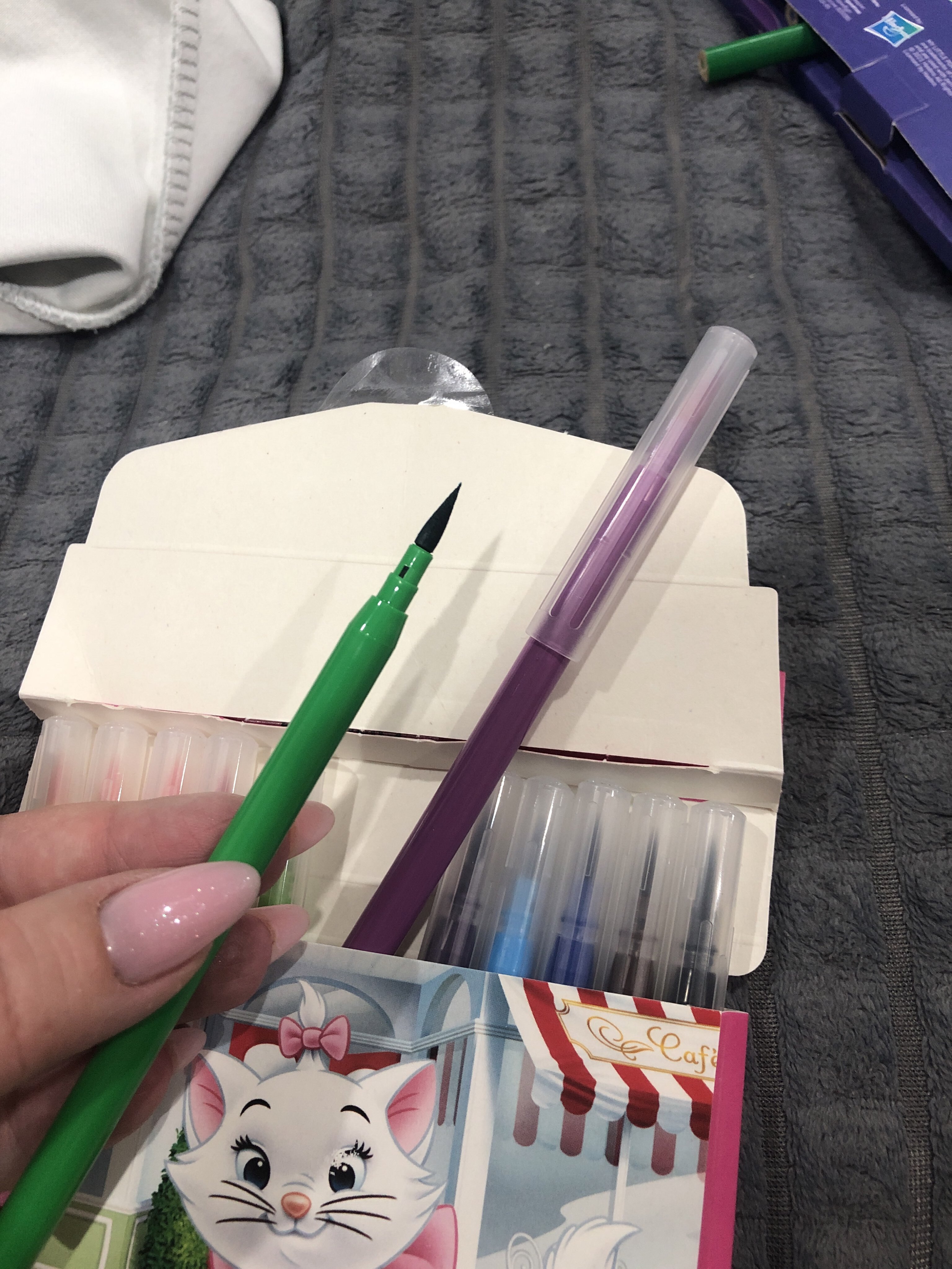 Фотография покупателя товара УЦЕНКА Фломастеры с кистью, 12 цветов, Коты аристократы - Фото 2