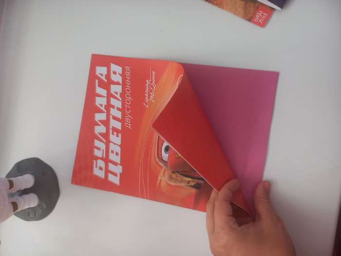 Фотография покупателя товара Цветная бумага, А4, 16 листов, 16 цветов, немелованная, двусторонняя, на скрепке, 48 г/м², «Тачки» - Фото 6