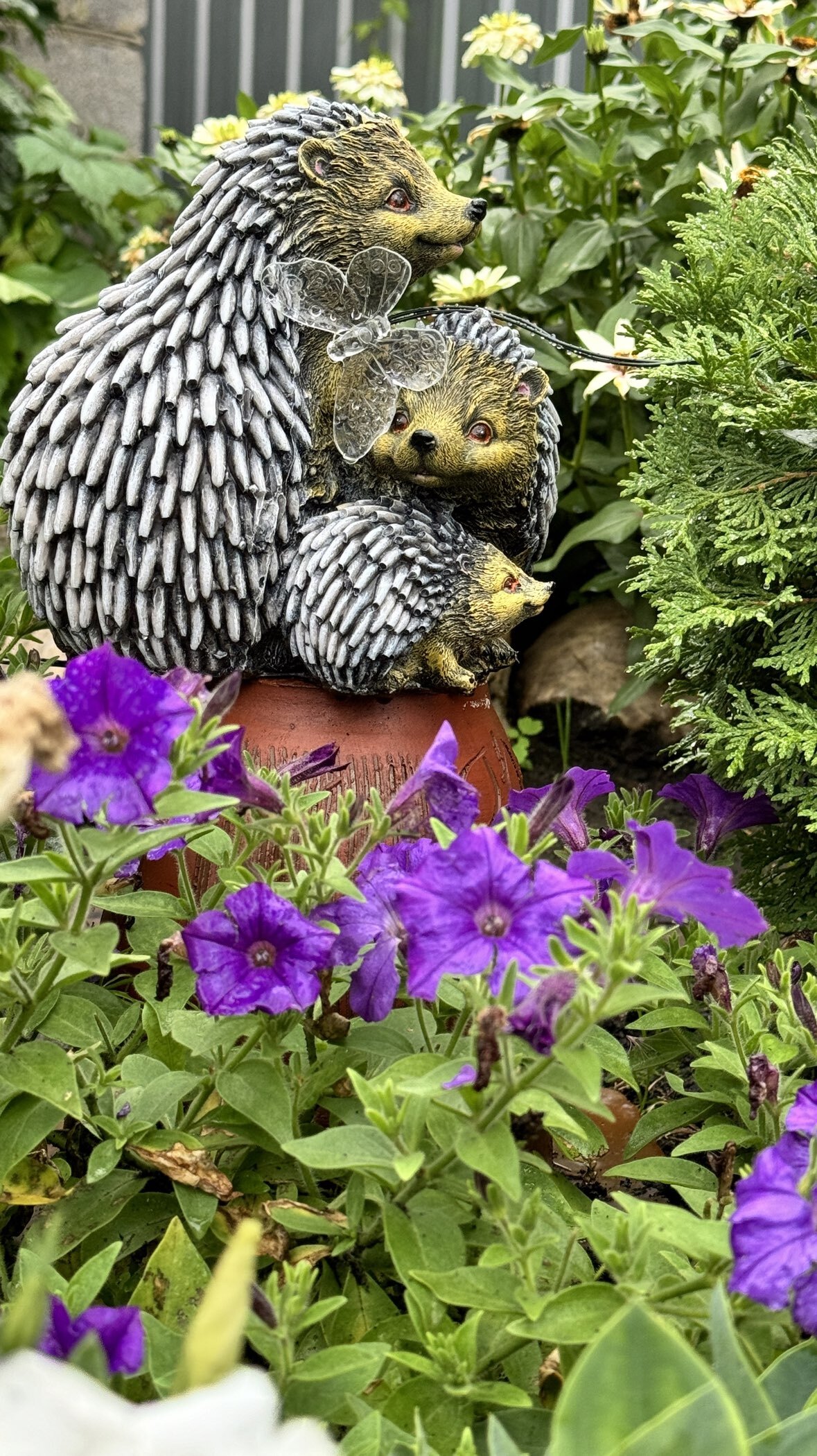 Фотография покупателя товара Садовая фигура из гипса «Семейство ежей», 20×19×22 см - Фото 1