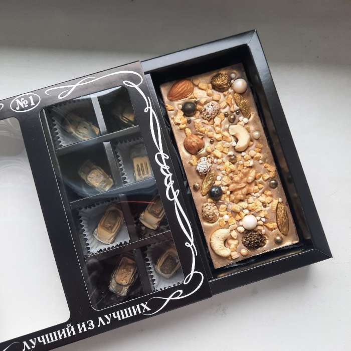 Фотография покупателя товара Коробка под 8 конфет + шоколад, с окном , мужская, черная, 17,7 х 17,85 х 3,85 см - Фото 4