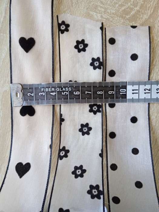 Фотография покупателя товара Лента капроновая «Цветы», с бархатным тиснением, 38 мм × 9,1 ± 0,5 м, цвет бежевый/чёрный - Фото 10