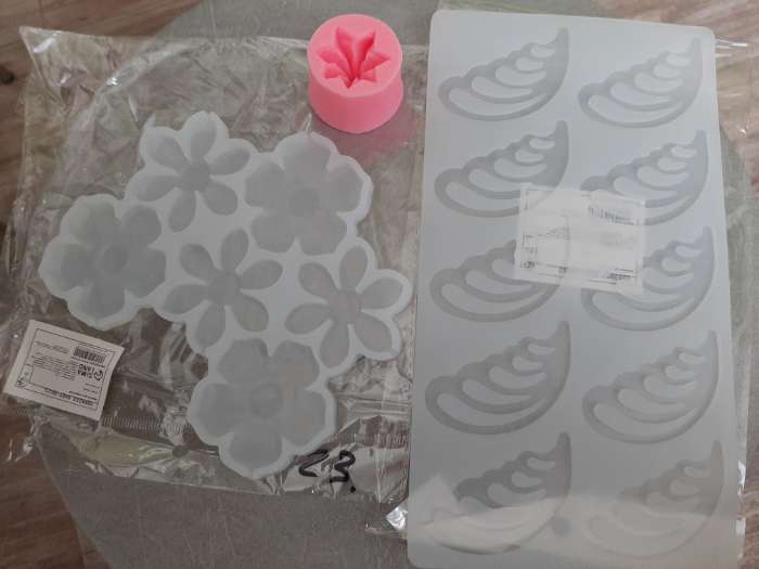 Фотография покупателя товара Форма для леденцов «Цветочки», силикон, 14×12×0.7 см, 6 ячеек, прозрачная - Фото 1