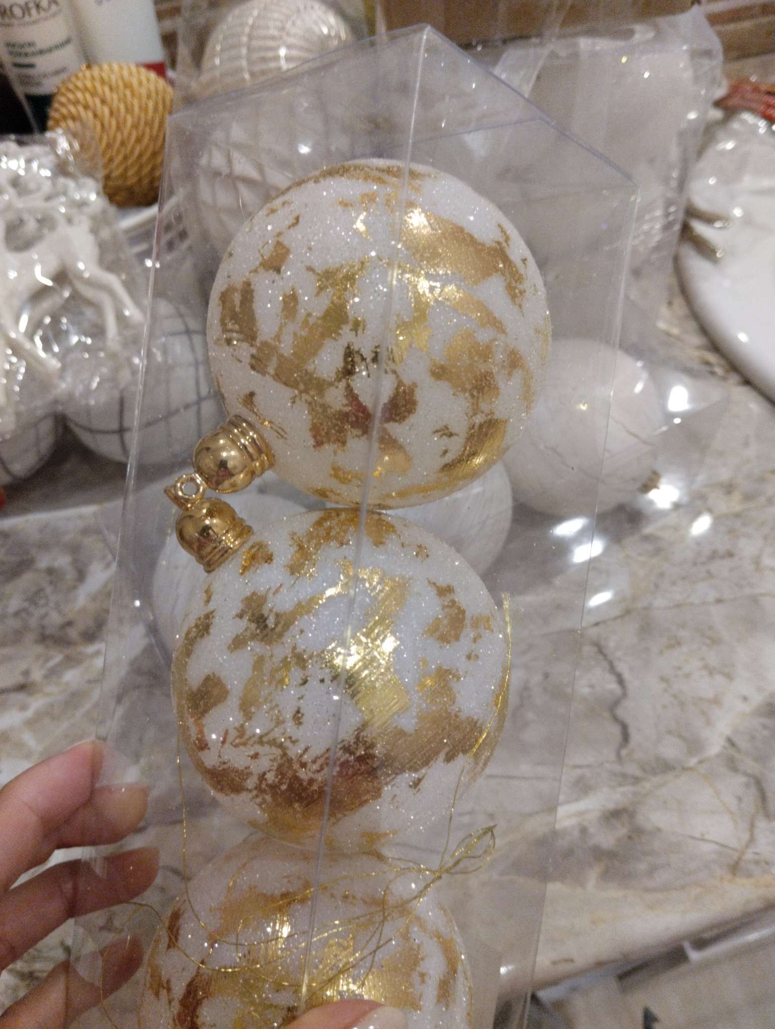 Фотография покупателя товара Ёлочные игрушки «Роуз», шары новогодние, d=8 см, набор 3 шт., бело-золотой - Фото 2