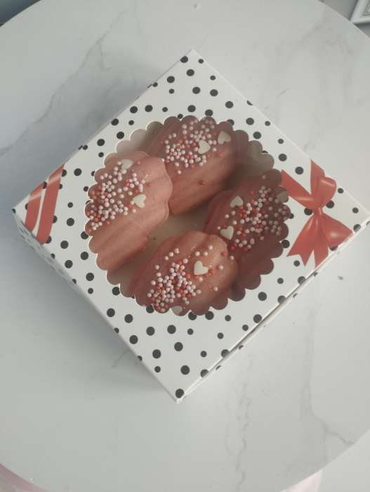 Фотография покупателя товара Подарочная коробка сборная с окном, белый, 11.5×11.5×3 см - Фото 5