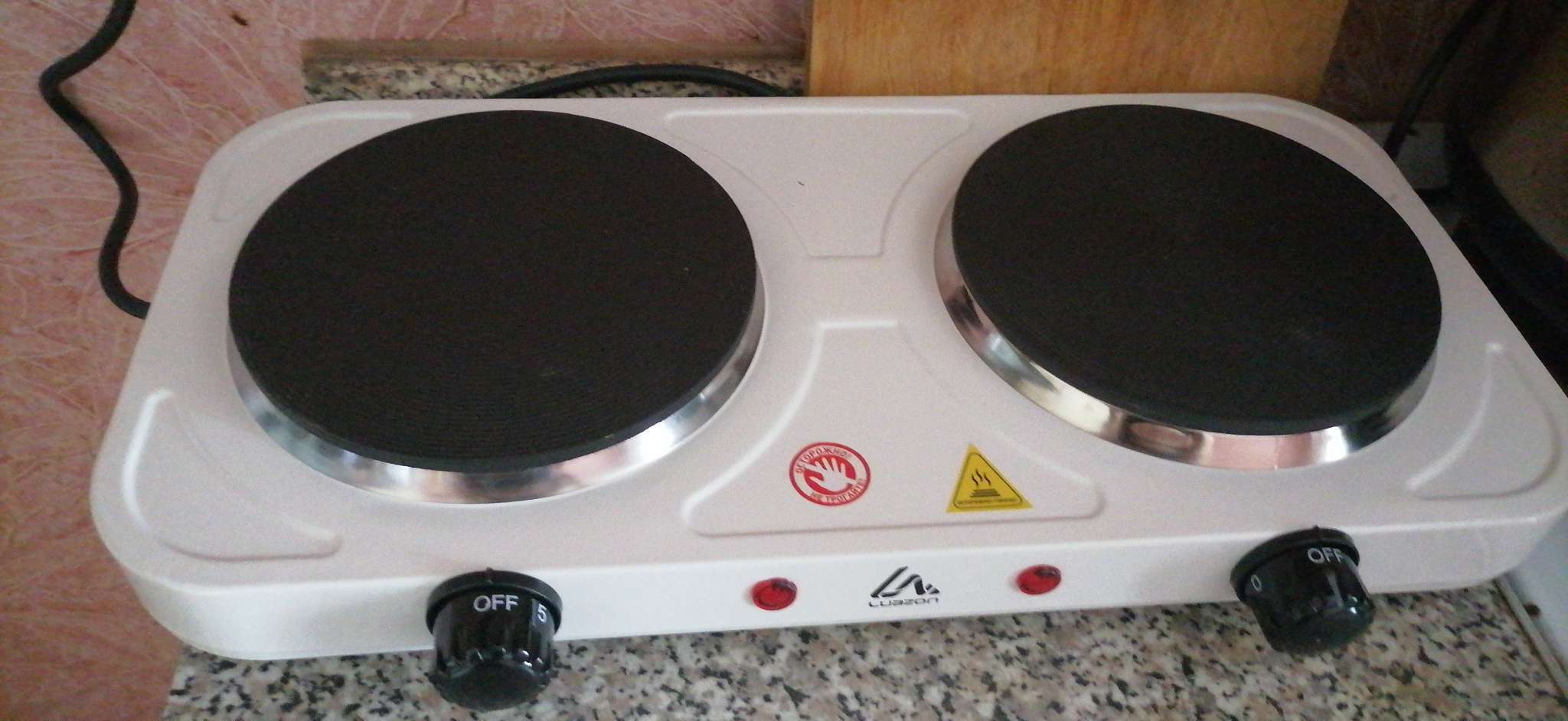 Фотография покупателя товара Плитка электрическая Luazon LHP-005, 2 конфорки, 2000 Вт, нагреватель диск, белая - Фото 1
