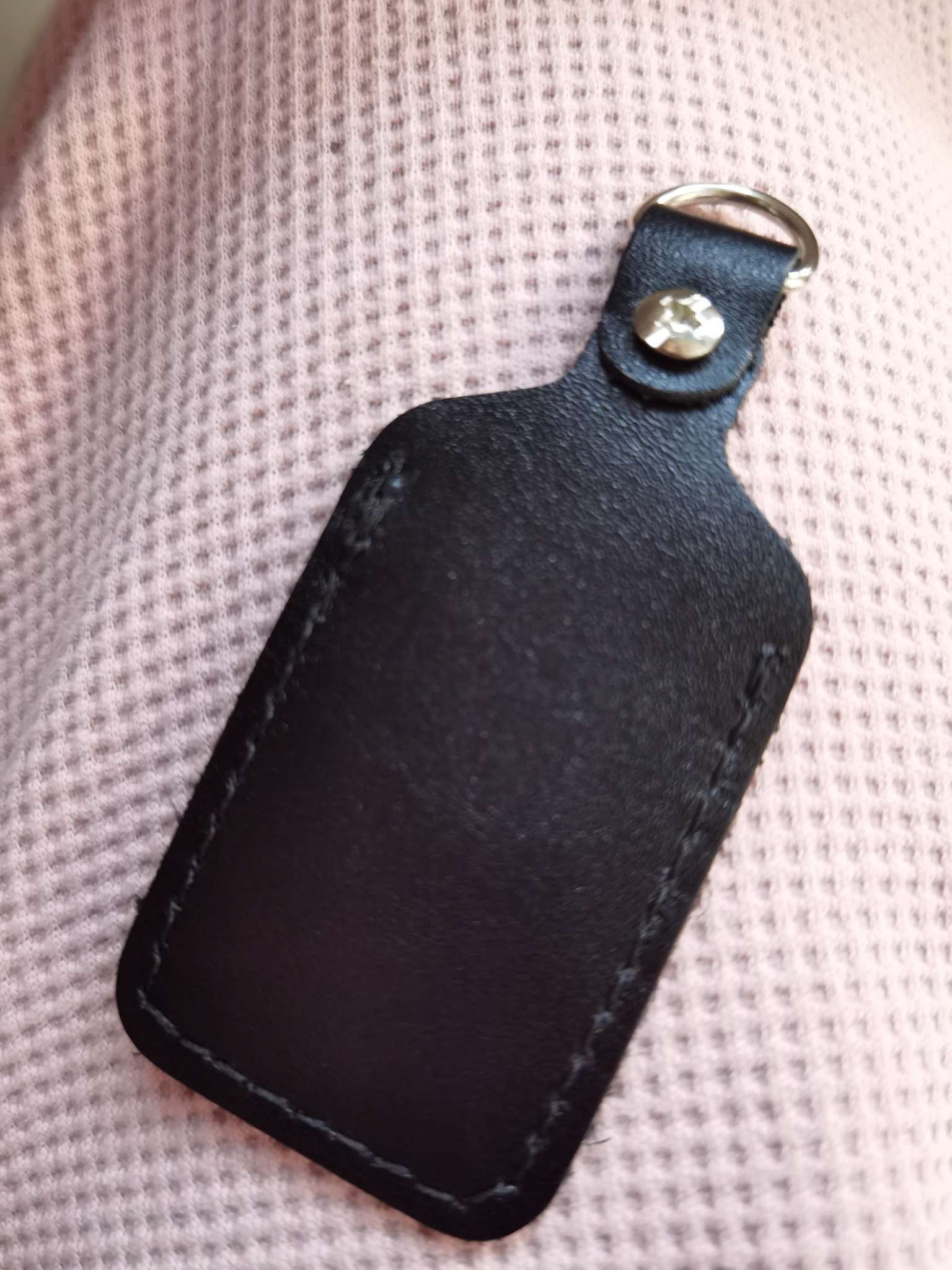 Фотография покупателя товара Брелок кожаный для автомобильного ключа, метка, прямоугольный, натуральная кожа, черный - Фото 2