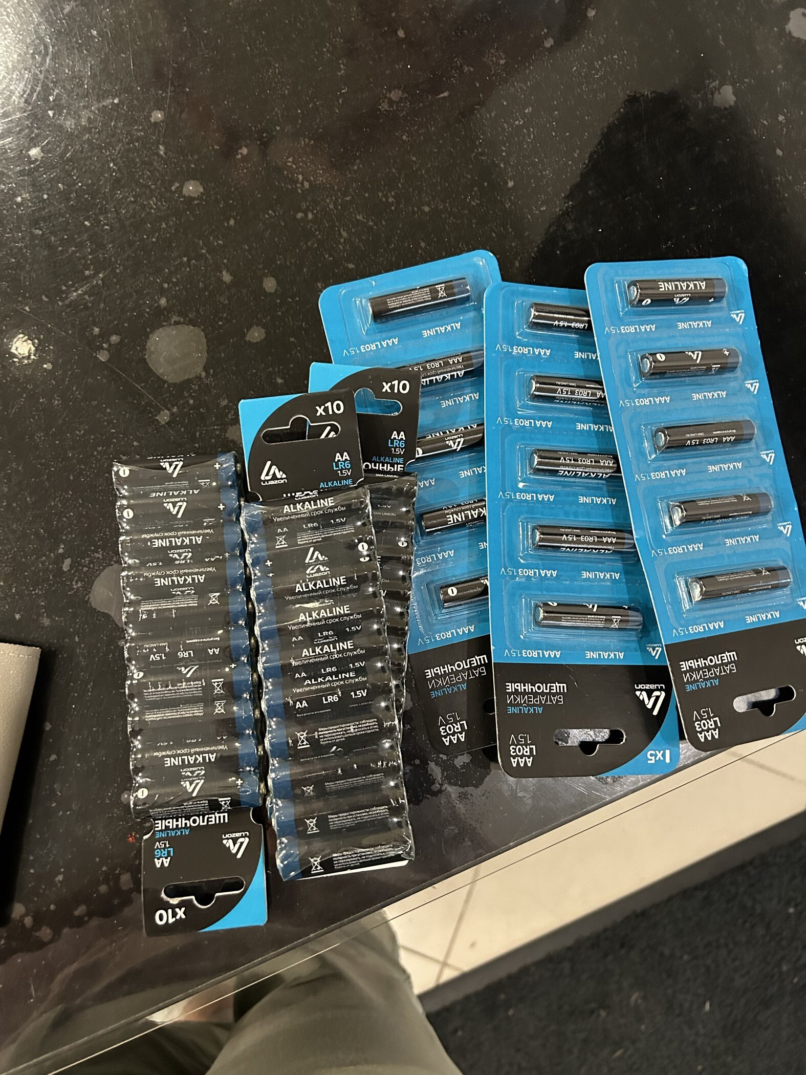 Фотография покупателя товара Батарейка алкалиновая (щелочная) Luazon, AA, LR6, спайка, 4 штуки - Фото 5
