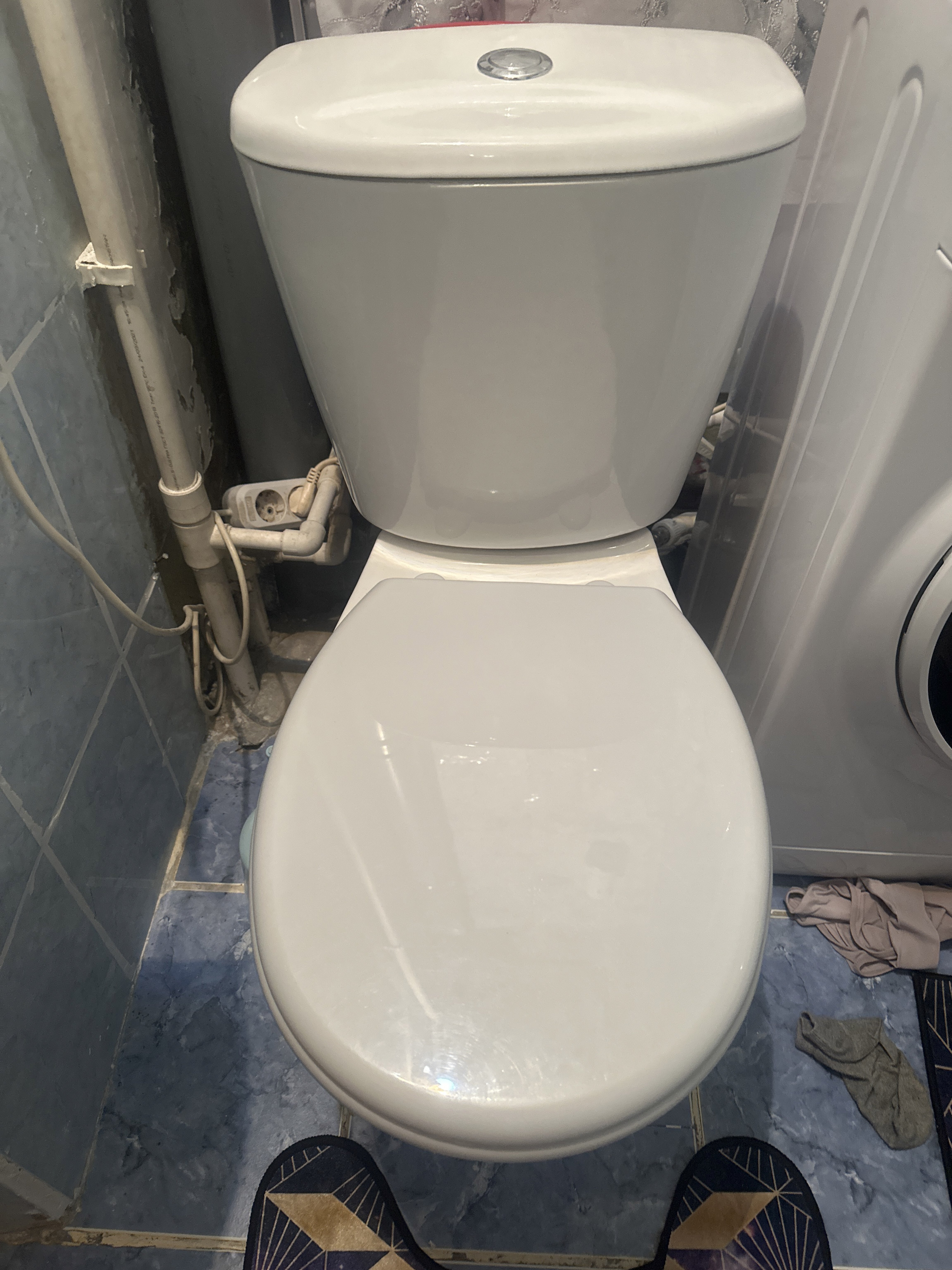 Фотография покупателя товара Унитаз компакт ЛЗСФ «Универсал NEW 45», нижняя подводка, косой выпуск, сиденье, кнопка - Фото 1