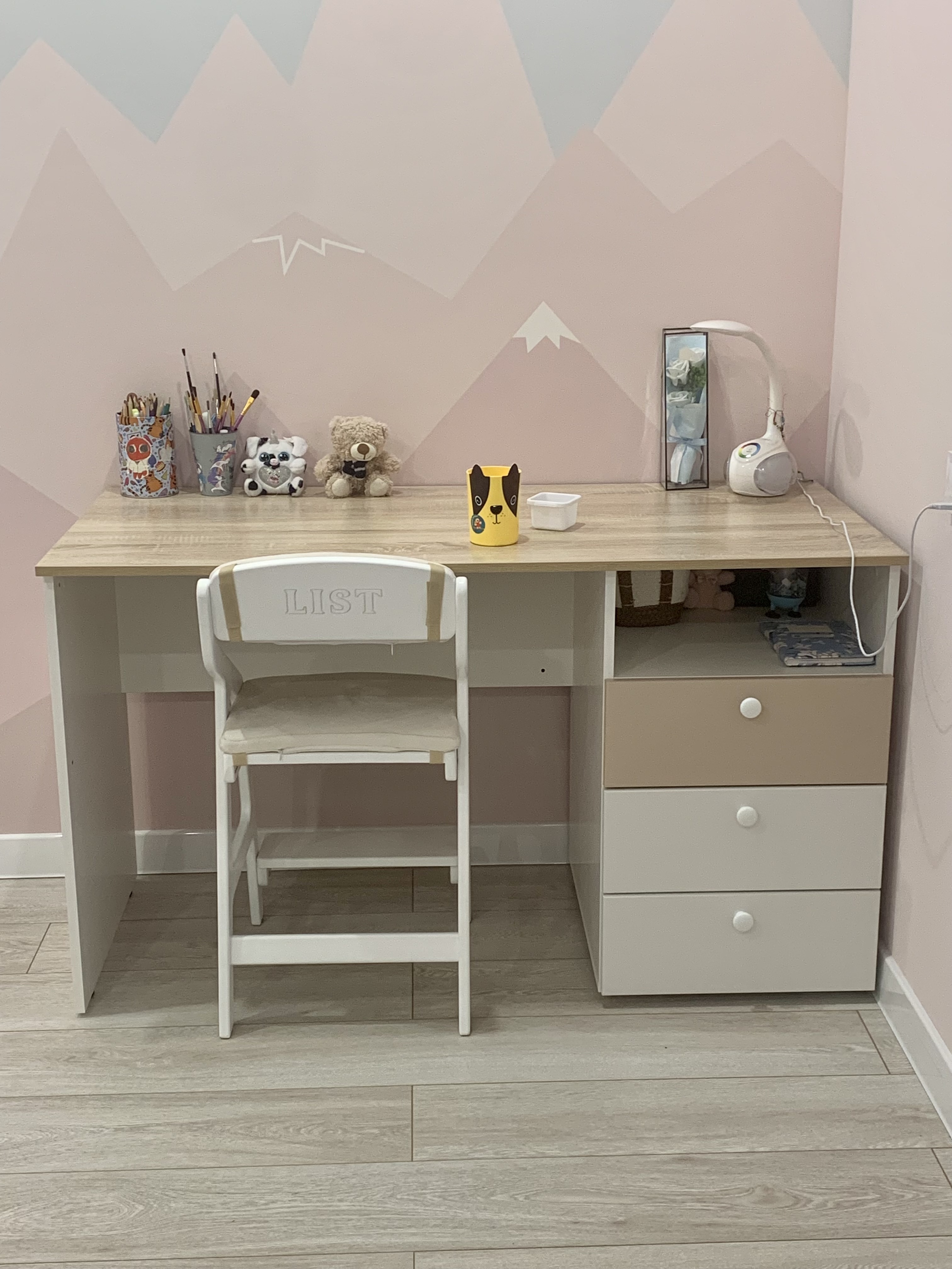 Фотография покупателя товара Стол письменный «Банни», 3 ящика, 1302×600×756 мм, цвет белый/дуб сонома/бисквит - Фото 1