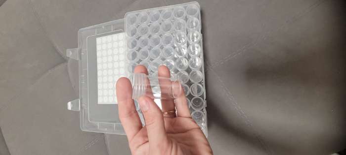 Фотография покупателя товара Органайзер для хранения мелочей, 60 баночек, в контейнере, 28×17×5.5 см, прозрачный - Фото 3