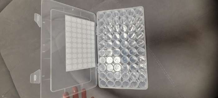 Фотография покупателя товара Органайзер для хранения мелочей, 60 баночек, в контейнере, 28×17×5.5 см, прозрачный - Фото 2