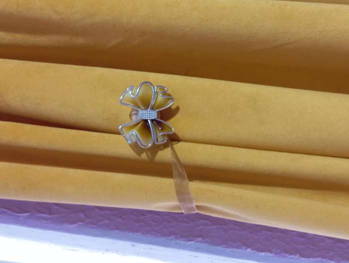 Фотография покупателя товара Подхват для штор «Бант», 6×5 см, сиреневый - Фото 2