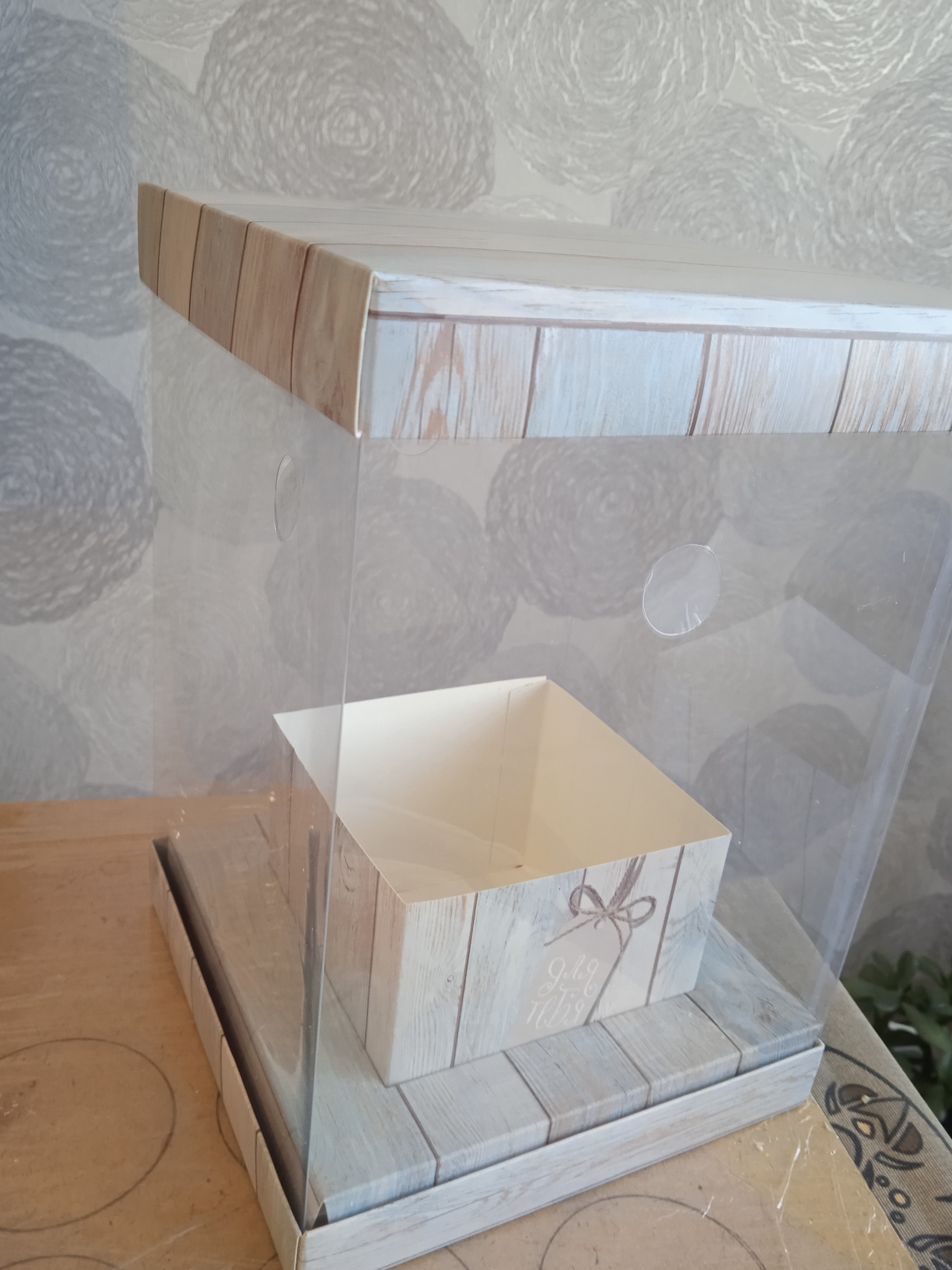 Фотография покупателя товара Коробка подарочная для цветов с вазой и PVC окнами складная, упаковка, «Счастье», 16×23×16 см - Фото 2