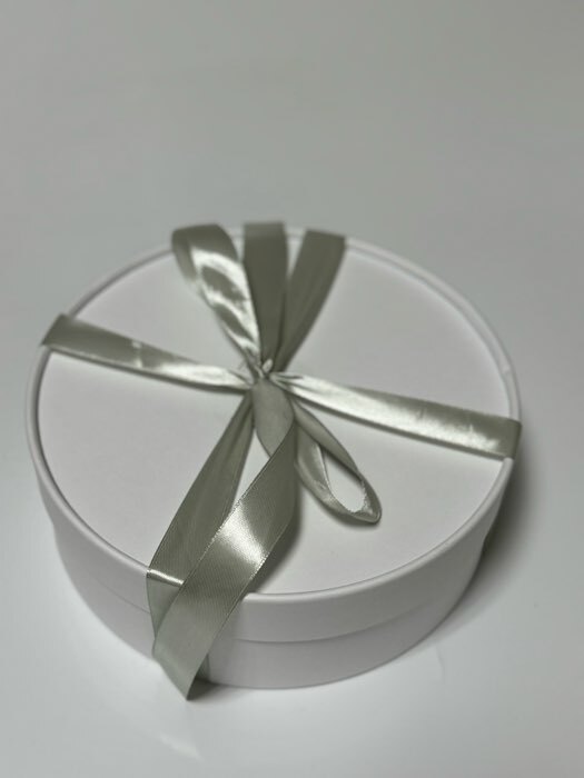 Фотография покупателя товара Коробки подарочные 2 в 1 круглые, завальцованные, без окна, "Фиолетовая", 21 х 7 - 18х6 см - Фото 2