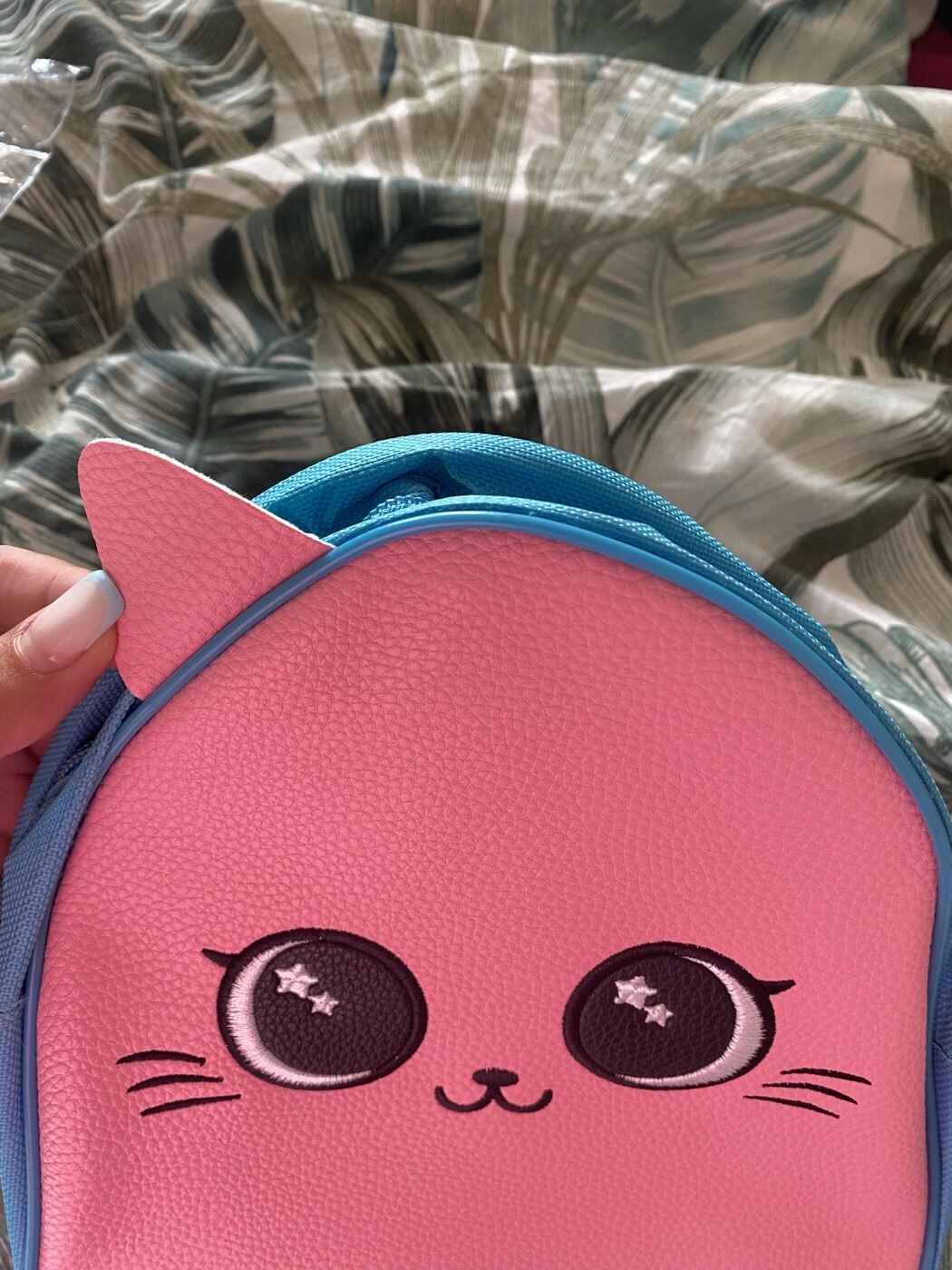 Фотография покупателя товара Рюкзак детский для девочки с вышивкой «Котик», р-р. 23×20.5 см - Фото 2