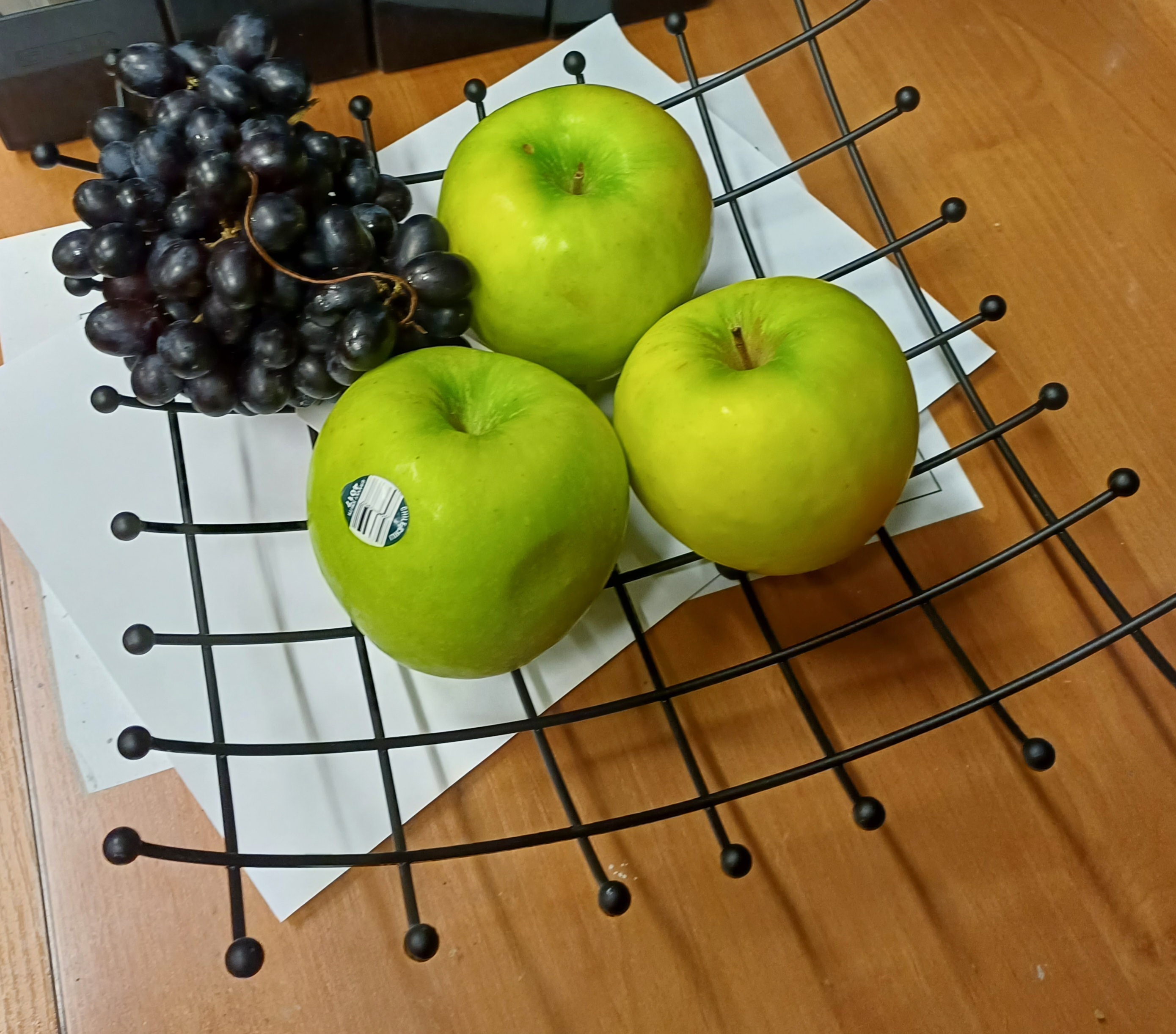 Фотография покупателя товара Фруктовница Доляна, 27×27×8.5 см, цвет чёрный - Фото 1