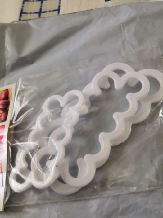 Фотография покупателя товара Выемки кондитерские для теста Доляна «Бутон», набор 3 шт., 16.5×7 см, 13×5 см, 10×4 см, пластик, белые - Фото 2