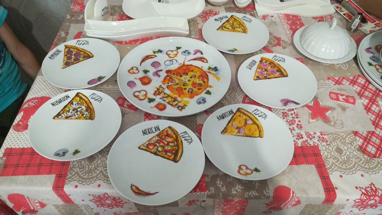 Фотография покупателя товара Набор блюд фарфоровый «Пицца», 7 предметов: 1 шт d=30 см, 6 шт d=20 см, рисунок МИКС - Фото 4