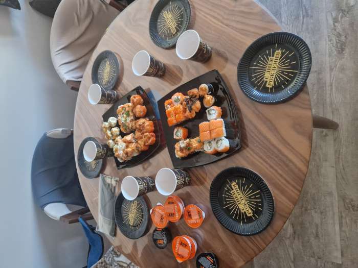 Фотография покупателя товара Посуда одноразовая бумажная Happy party, 6 тарелок, 6 стаканов, 1 гирлянда - Фото 1